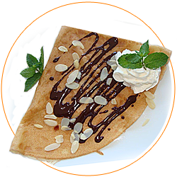 Süße Crêpes mit Schokosauce